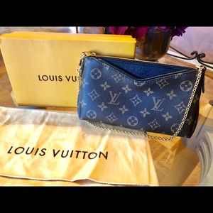 LV Pallas Excellent Condition Rare Clutch Noir.